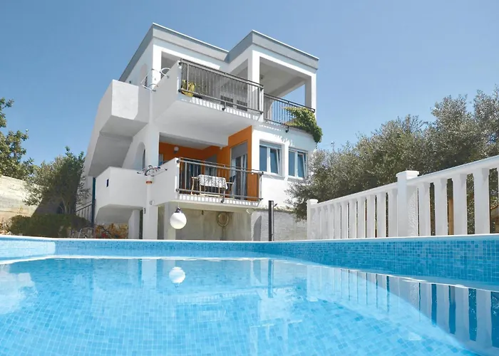 Apartment In Drvenik Mali